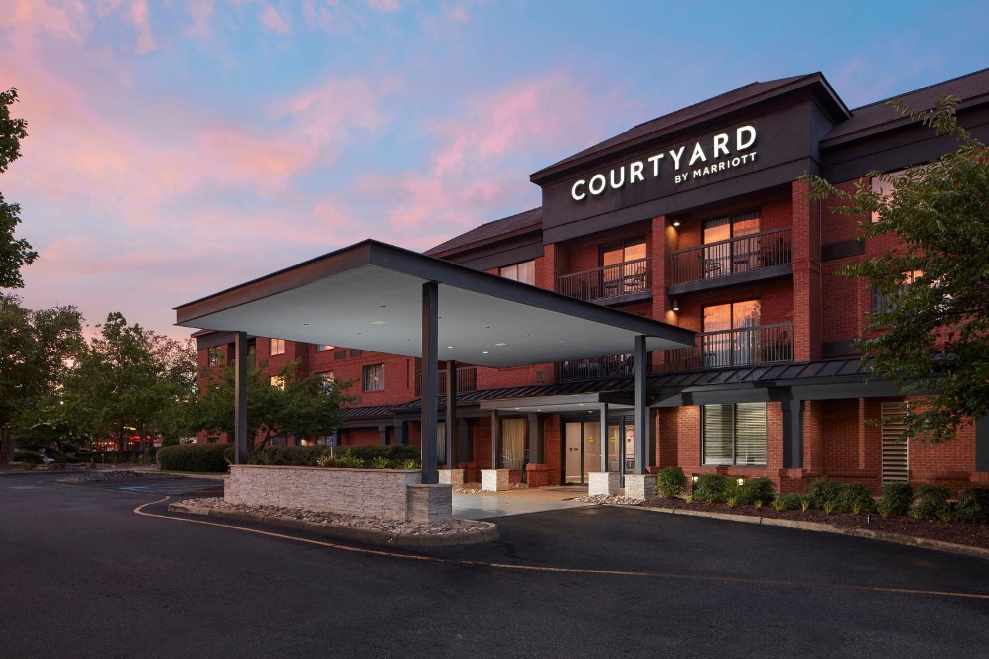 Отель Courtyard Newport News Yorktown Экстерьер фото